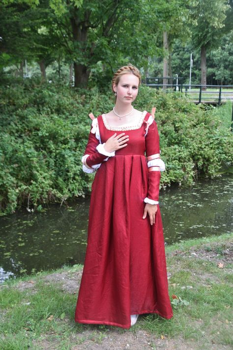 Italian renaissance dress (gamurra) from central-Italy around 1500 AD. Hand-beaded and partially hand-sewn by me. 15th Century Fashion Italy, Borgias Costumes, Oc Dress, Central Italy, Medieval Clothes, Period Dress, Historical Women, Medieval Costume, Period Outfit