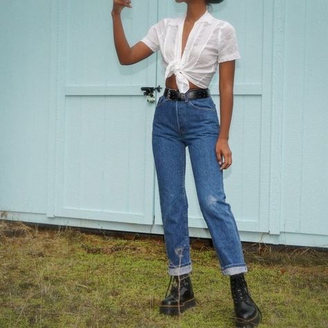 80s Mom Jeans Outfit, 501 Levis Women Outfits, Hp Outfits, 501 Outfit, Thrift Outfit, Blue Denim Jeans Outfit, 80s Mom, 80s Party Outfits, Fits Summer