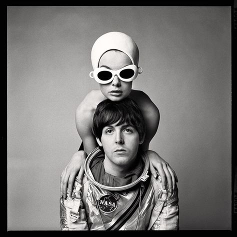 The Richard Avedon Foundation on Instagram: “Paul McCartney, as astronaut, The Beatles, with Jean Shrimpton, London, January 26, 1965 #richardavedon @paulmccartney #thebeatles…” Richard Avedon Portraits, Richard Avedon Photos, Richard Avedon Photography, Most Famous Photographers, Jean Shrimpton, Beatles Photos, Beatles Pictures, Steve Mccurry, Famous Photos