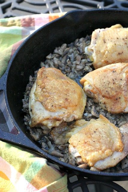 Jacques Pepin Recipes, Chicken Thighs Mushrooms, Jacques Pepin, Crispy Chicken Thighs, Recipes Around The World, Jacque Pepin, Healthy Supper, French Dishes, Mushroom Sauce