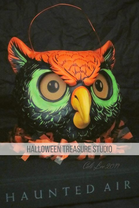 Vintage Halloween Lantern, Vintage Halloween Crafts, Owl Lantern, Vintage Halloween Beistle, Vintage Paper Mache Halloween, Vintage Halloween Owl, Owl Halloween, Antique Halloween Postcards, Paper Mache Pumpkins