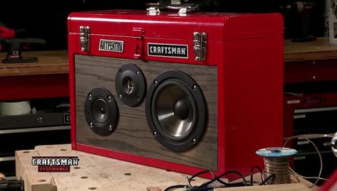 DIY boombox out of a toolbox.  I don't tend to have salvaged drivers sitting around, but this is still awesome. Diy Boombox, Accessoires 4x4, Tool Box Diy, Diy Projects For Men, Craftsman Tools, Diy Speakers, Speaker Box, Garage Workshop, Diy Electronics