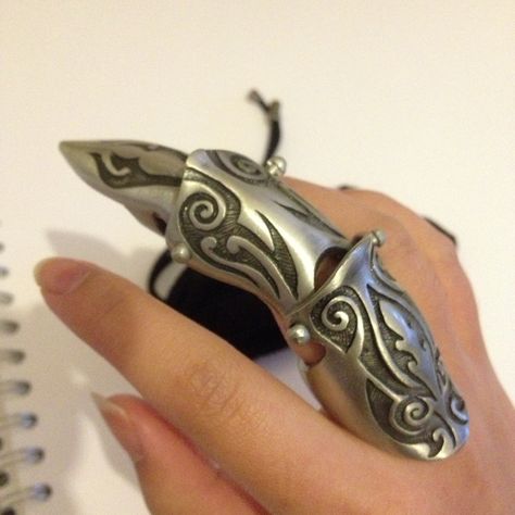 Costume jewellery, armour ring ❤ Armour Ring, Knight Armour, Real Spiders, Armor Ring, Ring Tutorial, Knight Armor, Jewellery Inspiration, Fantasy Rpg, Best Cosplay