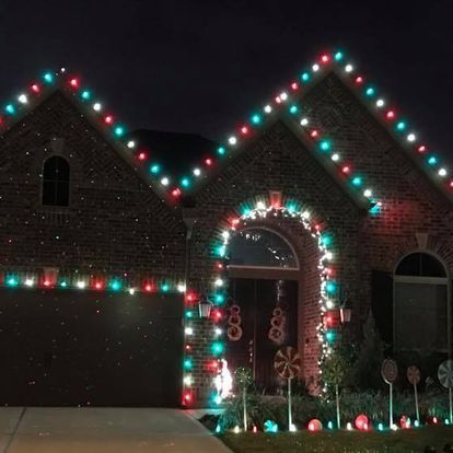 Christmas Lights On Bungalow, Walnut House, Exterior Christmas Lights, Christmas Outdoors, House Lights, 1st House, Outside Christmas Decorations, Exterior Christmas, Christmas House Lights