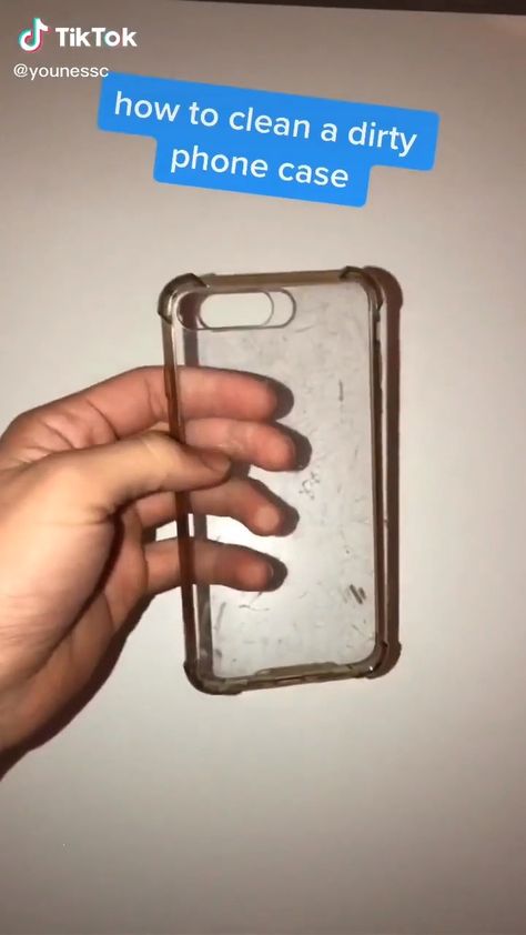 Clean a dirty phone case 📱🧽 -  Tired of ugly yellow phone case? Here is how to thoroughly clean it and restore that old shine! 🌟 Carcase Iphone, Phone Case Diy Paint, Iphone Life Hacks, Diy Cleaning Hacks, Astuces Diy, Bamboo Garden, Cases Diy, Everyday Hacks, Phone Hacks