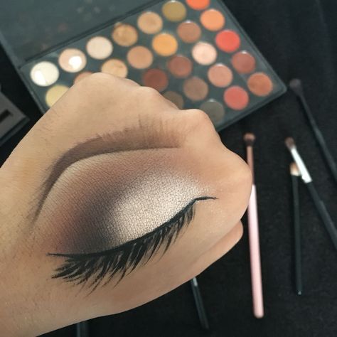 _selenebean on Instagram. Makeup on back of hand by Selene Garcia. Feathered brows & smokey neutral eye using Morphe 35O palette Eye Makeup On Hand, Morphe 35o, Oval Makeup Brush, Feather Brows, Back Of Hand, Hand Makeup, Mask Makeup, Neutral Eyes, Beautiful Eye Makeup