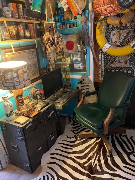 Jungle Cabin Interior, Jungle Cruise Bedroom, Jungle Cruise Decor, Cruise Bedroom, Jungle Cruise Aesthetic, Explorer Office, Safari Core, Adventureland Aesthetic, Cruise Bathroom