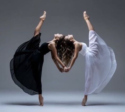 Dance Duet Poses, Contemporary Dance Outfits, Ballerina Poses, Dance Picture Poses, Dance Photo Shoot, Dancer Photography, Dancer Poses, Dancer Pose, Dance Photography Poses