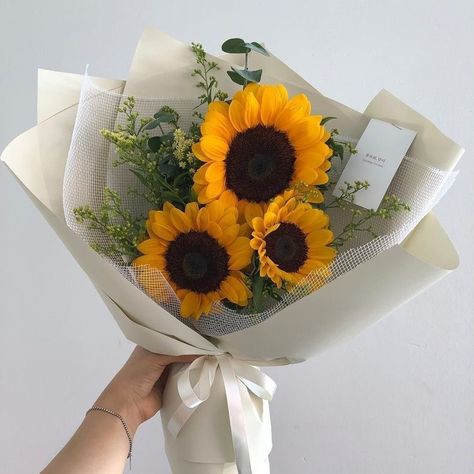 Flower Bouquet Diy, Boquette Flowers, No Rain No Flowers, Sunflower Bouquets, Animal Nursery Decor, Sunflower Yellow, Flowers Bouquet Gift, Flower Therapy, Luxury Flowers