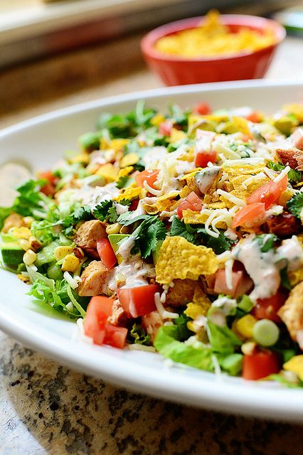 Chicken Taco Salad by Ree Drummond / The Pioneer Woman, via Flickr Taco Salat, Chicken Taco Salad, Cilantro Chicken, Leaf Lettuce, Taco Salads, Resep Salad, Chicken Taco, Corn Chips, Taco Salad