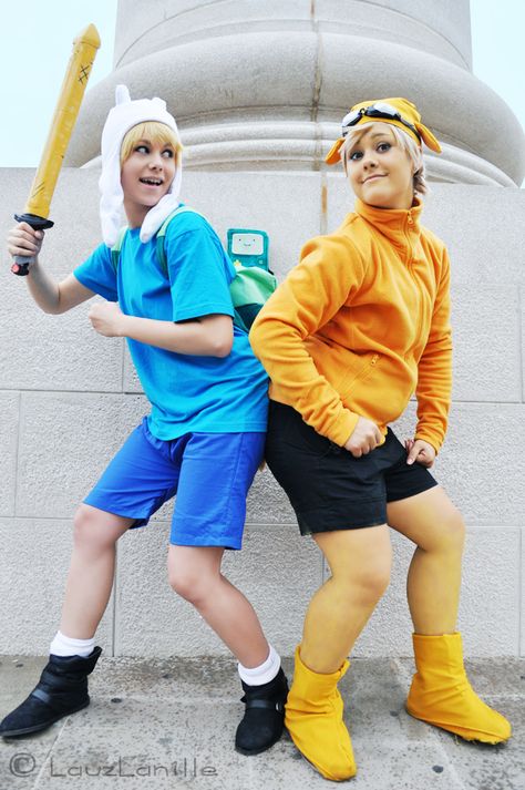 Finn and Jake by LauzLanille.deviantart.com Jake And Fin Costume, Finn And Jake Halloween Costumes, Finn And Jake Cosplay, Jake Adventure Time Costume, Jake The Dog Costume, Finn And Jake Costume, Adventure Time Halloween, Finn Cosplay, Adventure Time Costume