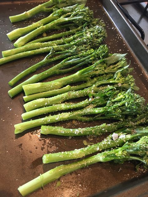 Roasted Parmesan Tenderstem Broccoli – Curly's Cooking Roasted Tenderstem Broccoli, Christmas Broccoli, Tenderstem Broccoli Recipe, Roast Dinner Recipes, Parmesan Roasted Broccoli, Gf Dinner, Tenderstem Broccoli, Thanksgiving Cooking, Potato Vegetable