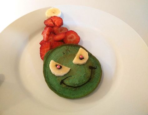 Grinch Pancakes, Pancakes Christmas, Pancakes For Kids, Christmas Pancakes, Happy Boxing Day, Buttermilk Pancake Mix, Grinch Party, Grinch Face, Christmas Foods