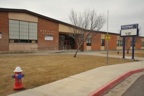 Small Town School Aesthetic, Small Town High School Aesthetic, Liminal School, Small Town School, Midwest Nostalgia Aesthetic, Midwest Suburbs Aesthetic, Elementary School Liminal Space, School Nostalgia, Midwest Emo