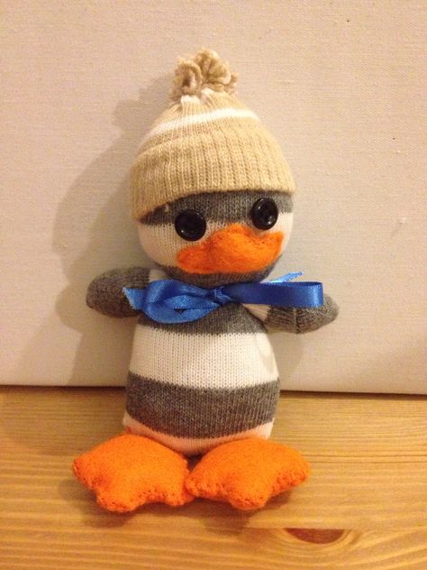 Sock duck/penguin with sock bobble hat Felt Monkey, Sock Monkey Pattern, Sock Animals Patterns, Monkey Pattern, Sock Doll, Sock Dolls, Sock Monkeys, Sock Toys, Wool Animals