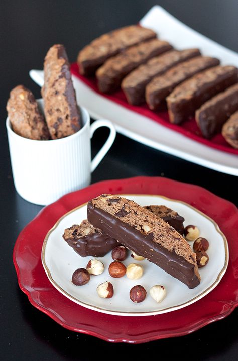 The story around this biscotti is pretty demonstrative of my life these days. My parents’ anniversary... Nutella Biscotti, Chocolate Hazelnut Biscotti, Biscotti Chocolate, Hazelnut Biscotti, Gingerbread Biscotti, Biscotti Recipes, Italian Biscotti, Patisserie Fine, Biscotti Cookies