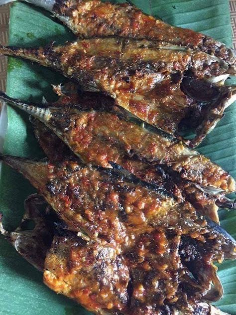 Resepi Ikan Cencaru Bakar Enak Banget Food Themes, Seafood Recipes, Meat Jerky, Chicken Wings, Nom Nom, Seafood, Indonesia, Chicken