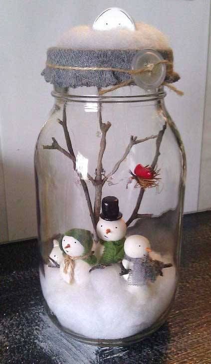 El muérdago, las bolas de navidad o el portal de Belén son algunos de los elementos decorativos típicos de la Navidad. En este post aprenderás a hacer muñecos de nieve DIY. ขวดโหล Mason Jar, Diy Snowman Decorations, Mason Jar Christmas Crafts, Diy Snowman, Christmas Mason Jars, Christmas Jars, Snowman Decorations, Noel Christmas, Jar Crafts