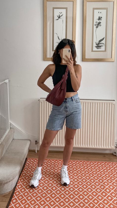 Denim shorts + sling bag Sling Bag Outfit, Casual Summer Outfit, Sling Bag, Cloth Bags, Denim Shorts, Summer Outfits, Summer Fashion