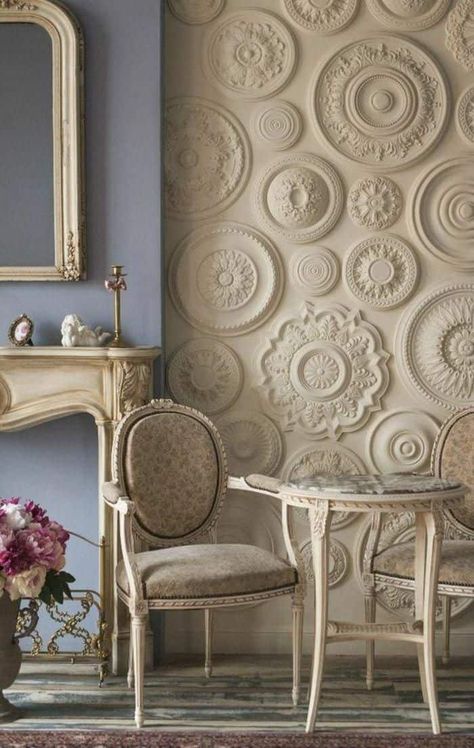 Super Easy And Elegant Ways To Fill A Blank Wall Baroque Decoration, Floor To Ceiling Curtains, Art Deco Living Room, Ceiling Medallions, Simple Ideas, Cheap Home Decor, Ceiling Design, 인테리어 디자인, Luxury Living