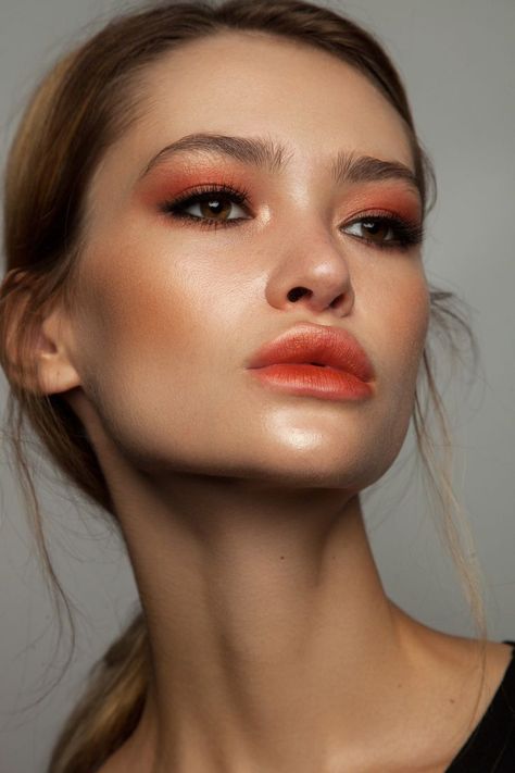 monotone make up with Pantone living coral inspired peach shade Dark Orange Lipstick Makeup, Peach Fuzz Makeup, Coral Eyeshadow Looks, Coral Makeup Looks, Peach Eyeshadow Looks, Coral Lipstick Makeup, Apricot Makeup, Coral Eye Makeup, Peach Makeup Look