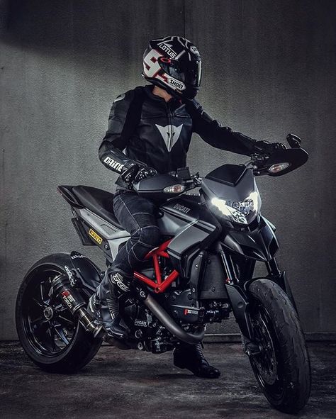 The Dark Side Photo: @win_hypermotard #ducatistagram #ducati #hypermotard #821 Hypermotard Ducati, Vrod Custom, Hypermotard 821, Xe Ducati, Moto Ducati, Ducati Hypermotard, Ducati Motorcycles, Ducati Scrambler, Moto Bike