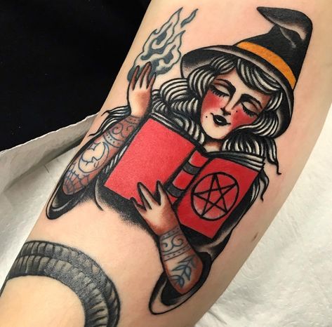 Woman Looking At Moon Tattoo, Old School Lady Tattoo, American Traditional Witch Tattoo, Witch Tattoo Traditional, Traditional Witch Tattoo, Coloured Tattoos, Fall Tattoos, Boho Dreadlocks, Horror Sleeve