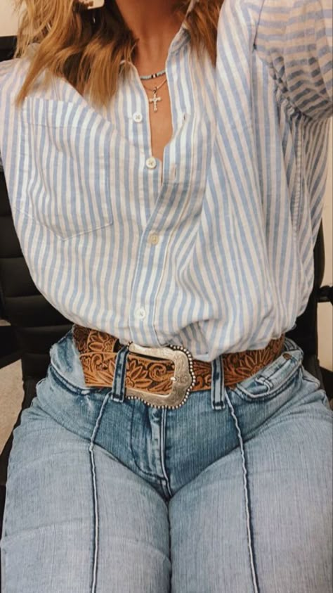 Mainstream Western Outfits, Thrifted Western Outfits, Vintage Western Aesthetic Outfits, Dressy Western Outfits, Western Bar Outfit, Western Professional Attire, Western Office Outfits, Old Western Outfits Women, Modern Western Outfits Women