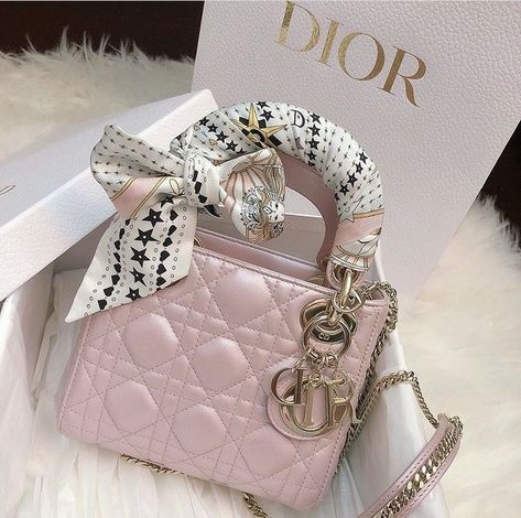 Miss Dior Bag, Rosa Shocking, Womens Designer Watches, Luxury Bags Collection, Mode Chanel, Girly Bags, Watches Women, Womens Watches Luxury, Fancy Bags