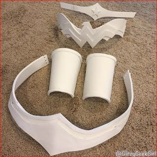 OMGLITZY: Tutorial: Wonder Woman Cosplay Costume Wonder Woman Diy, Wonder Woman Accessories, Karneval Diy, Flirty Fashion, Wonder Woman Party, Wonder Woman Birthday, Woman Cosplay, Catwoman Cosplay, Wonder Woman Cosplay