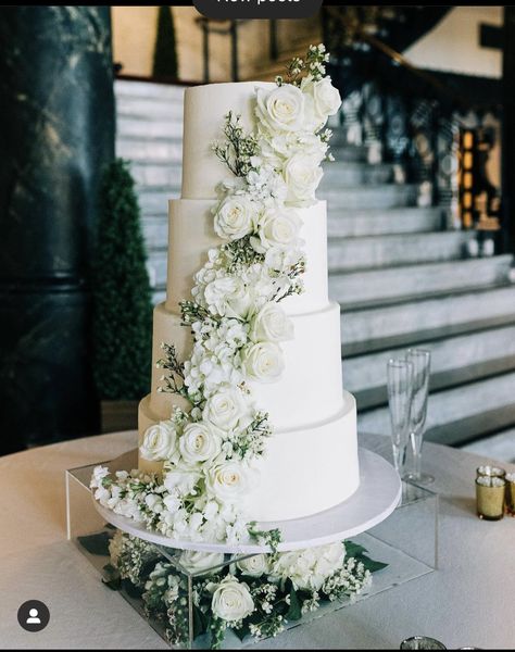 All White Cake Wedding, Wedding Cake Sophisticated, Wedding Theme Simple Elegance, All White Wedding Cake With Flowers, Modern Classic Wedding Ceremony Decor, White Flowers On Wedding Cake, Simple Wedding Cake Ideas Elegant Classy, Wedding Cake White With Flowers, 4 Tier Wedding Cake With Flowers Elegant