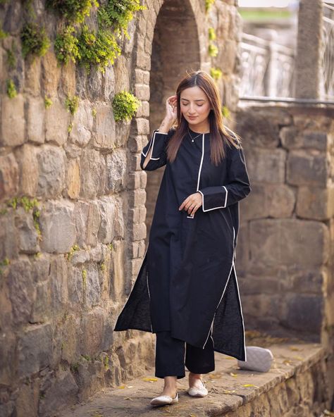 Black And White Anarkali Dresses, Solid Colour Outfits, Black Salwar Suit Simple, Trendy Dresses Indian, Long Kurti Design, Trending Dresses For Women, Style Outfits Summer, Summer Vibes Aesthetic, Aesthetic Summer Outfits