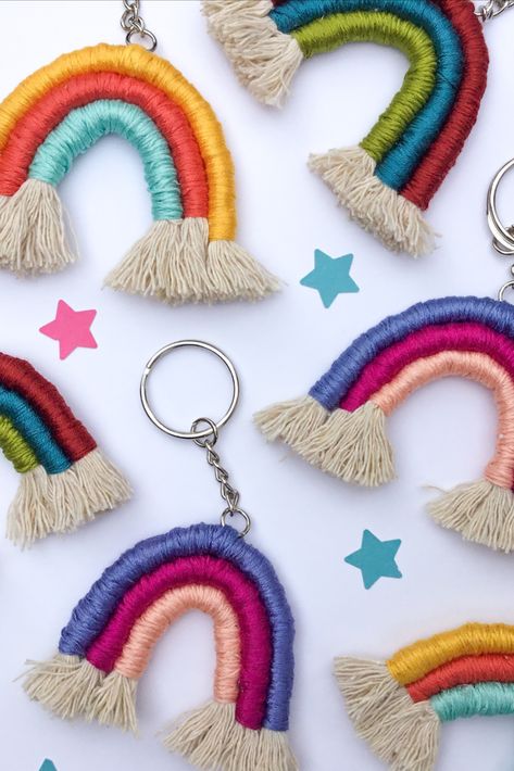 Girls Camp Crafts, Bohemian Crafts, Rainbow Macrame, Rainbow Keychain, Macrame Rainbow, Rope Crafts Diy, Silver Keychain, Macrame Patterns Tutorials, Crochet Christmas Ornaments