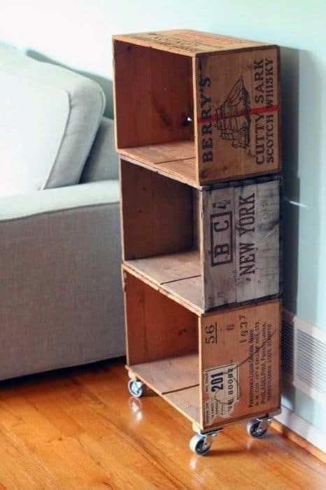 Cheap Man Cave Ideas, Wine Crate Shelf, Crate Bookcase, Zimmer Diy, Man Cave Ideas, Diy Storage Shelves, Home Office For Man, Crate Bookshelf, Budget Interior Design