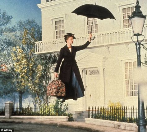 Mary Poppins Aesthetic, Merry Poppins, Mary Poppins Movie, Disney Mary Poppins, Mary Poppins Party, Mary Poppins 1964, Etihad Airways, Images Disney, Julie Andrews