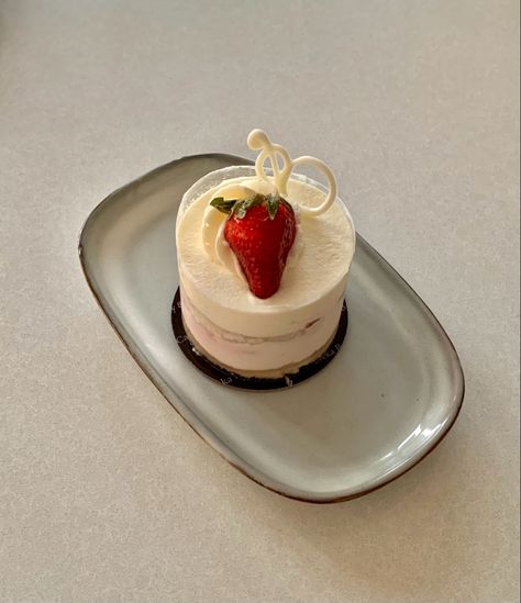 dessert sweet strawberry whipped cream cake aesthetic yum small cute cake mini personal food Small Personal Cakes, Small Cakes Aesthetic, Cream Cake Aesthetic, Strawberry Whipped Cream Cake, Personal Cakes, Cakes Aesthetic, Whipped Cream Cake, Whipped Cream Cakes, Strawberry Whipped Cream