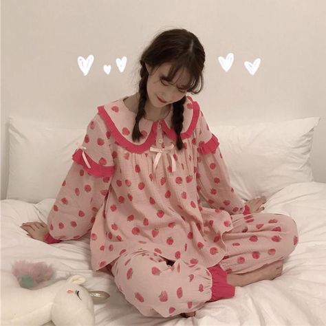 Kawaii Strawberry Printed Loose Pajama – Kawaiifashion Sleepy Clothes, Hello Kitty Boots, Retro Style Women, Kawaii Pajamas, Kawaii Strawberry, Cute Pjs, Pajama Fashion, Muslim Fashion Hijab Outfits, Cute Pajama Sets