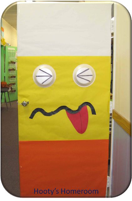 15 DIY Halloween Door Decorations for Home or Classrooms! Diy Halloween Door Decorations, Monster Classroom, Halloween Classroom Door, Halloween Diy Door, Halloween Decorating Ideas, Minion Halloween, School Door Decorations, Classroom Doors, Red Ribbon Week