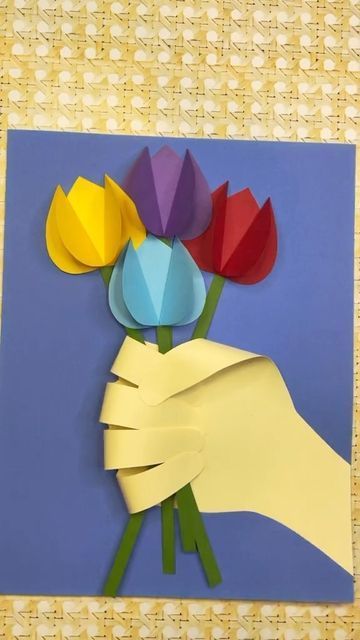 𝗔𝗿𝘁𝘀 & 𝗖𝗿𝗮𝗳𝘁𝘀✨ Timm on Instagram: "This is a great spring tulip craft to make when you are feeling bored. Create this sentimental handprint card for moms dads and grandparents. Kids will love making this fun and easy craft. #tulips #kidscrafts #easycraft #kidsactivities #springcrafts #crafty #handprint #papercraft" Tulip Classroom Decoration, Kids Krafts Ideas, Tulip Crafts For Kids, Tulip Craft, Spring Flower Crafts, Flower Crafts Kids, Craft To Make, Tulips Card, Creative Table