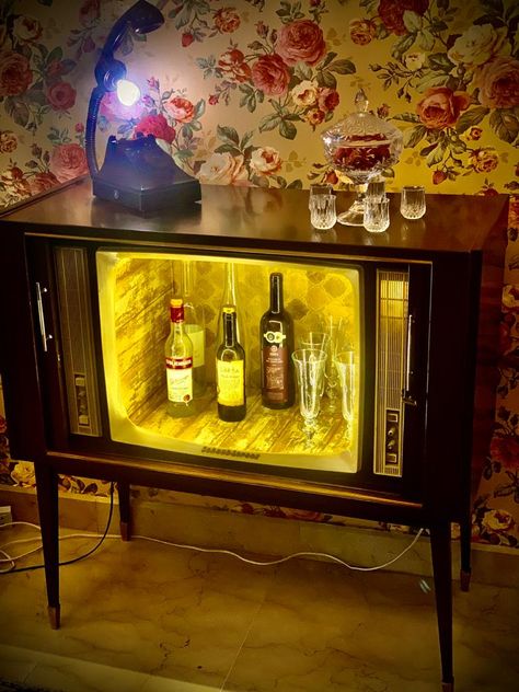 Speaker Stands Diy, Tv Bar, Vintage Tv Stand, Retro Homes, Exotic Homes, Automotive Furniture, Barber Shop Decor, Vintage Bar Carts, Bar Interior