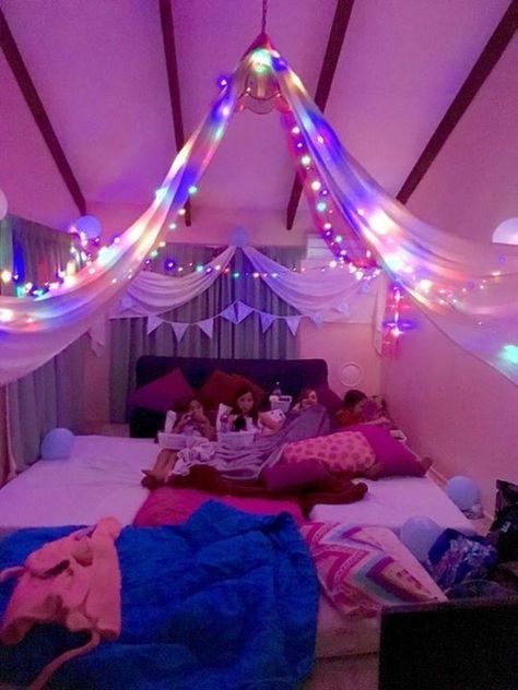 Overnight Party Ideas, Getting Highlights, Slumber Party Decorations, Girls Sleepover Party, Sleepover Room, Birthday Sleepover Ideas, Slumber Party Birthday, Girls Slumber Party, Animals Quotes