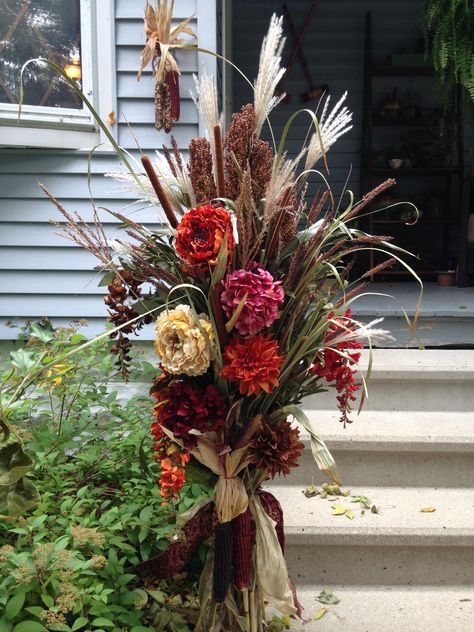 Corn Stocks On Porch, Corn Bouquet, Corn Stalks Decorations, Halloween Office, Corn Stalks, Indian Corn, Fall Flower Arrangements, Fall Front Porch Decor, Porch Railing