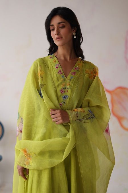 Buy Green Kurta Chanderi Silk Applique Hand Embroidered Kinza Pant Set For Women by Begum Pret Online at Aza Fashions. Chanderi Dupatta, Traditional Attires, Hand Painted Clothing, Silk Kurta, French Knots, Beaded Neckline, Hand Applique, Hand Embroidery Design Patterns, Kurta With Pants