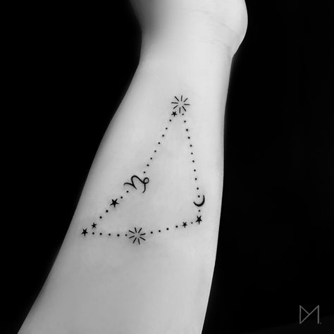 Capricorn Star Sign Tattoo Capricorn Flower Constellation Tattoo, Capricorn Tattoo Minimalist, Minimal Capricorn Tattoo, Capricorn Star Sign Tattoo, Capricorn Tatoos Ideas Women, Capricorn Tattoo Elements, Capricorn Sign Tattoo For Women, Capicorn Tatoos Ideas For Women, Small Capricorn Tattoos For Women