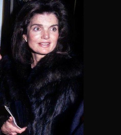 http://en.wikipedia.org/wiki/Jacqueline_Kennedy_Onassis Awesome ... For Ever ....Shine Like Gold ....To Us And To The World ........... Jackie Bouvier, Jacqueline Onassis, Jacqueline Bouvier, Jackie Onassis, Classy Lady, American Legend, Pure Elegance, International Style, People Photos