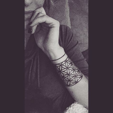 Arm tattoo Flower of life sleeve tattoo Flower Of Life Band Tattoo, Flower Of Life Sleeve Tattoo, Seed Of Life Tattoo, Lotusblume Tattoo, Flower Of Life Tattoo, Tattoo Band, Small Tattoo, Geometry Tattoo, Armband Tattoo