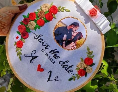 Embroidered Photography, Easy Birthday Cards Diy, Embroidery Hoop Art Diy, Sister Birthday Gift, Simple Birthday Cards, Cute Couple Gifts, Hoop Embroidery, Birthday Gifts For Sister, Sewing Embroidery Designs