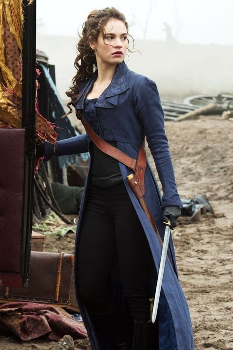 Pride And Prejudice Dress, Ravenclaw Outfit, Zombie Clothes, Pride And Prejudice And Zombies, Elizabeth Bennet, Zombie Costume, Not Funny, Looks Country, Lily James