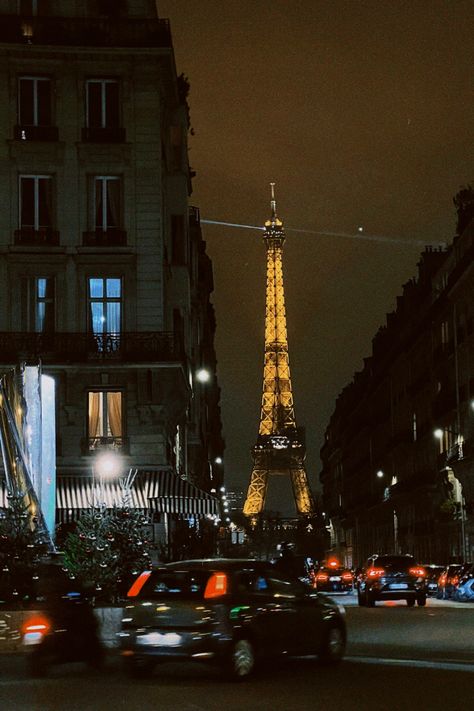 Tour Astethic, Paris Aesthetic Night, Paris Dream, Paris Vibes, French Lifestyle, Street Painting, Twitter Header Pictures, Iphone Wallpaper Sky, Paris Pictures