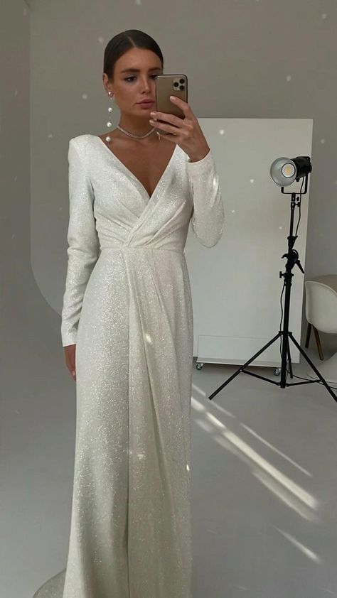 White Long Sleeve Wedding Dress, White Dress Classy, Simple Elegant Dress, Long Sleeve Wedding Dress, Simple Gowns, Minimalist Wedding Dresses, Formal Dresses With Sleeves, Women Dresses Classy, Long Evening Dress